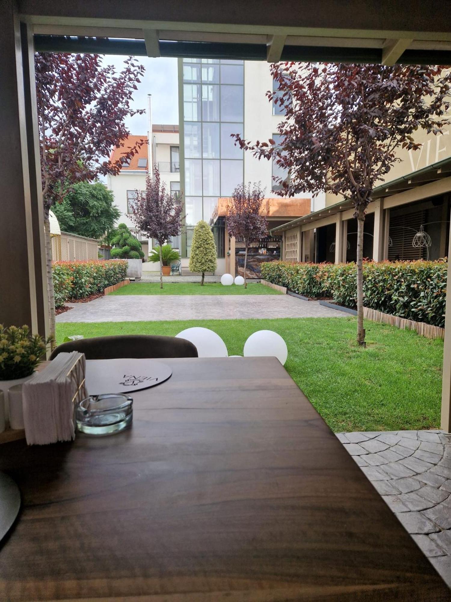 Hotel Viena Satu Mare Bagian luar foto
