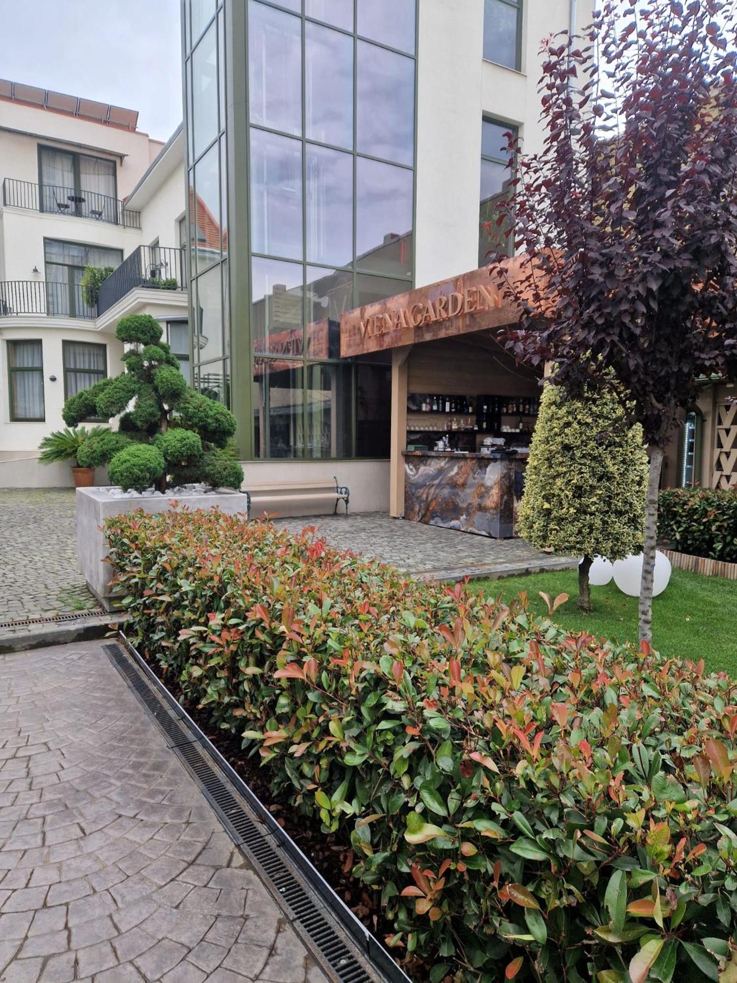 Hotel Viena Satu Mare Bagian luar foto
